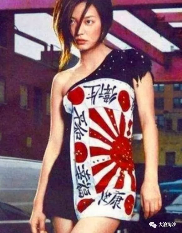 2001年赵薇穿日本军旗走秀，20年后她旗下的艺人参拜靖国神社……